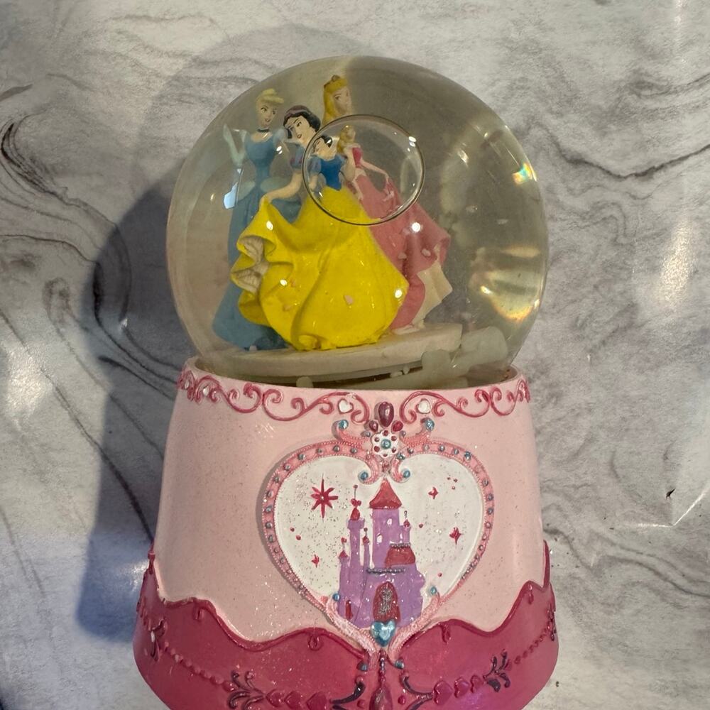 Disney Princess Snow globe